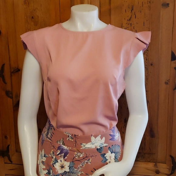 Skirt, top and vegan leather jacket combo - Picture 9 of 16